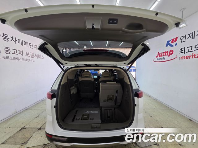Kia Canival 2023 — photo 7