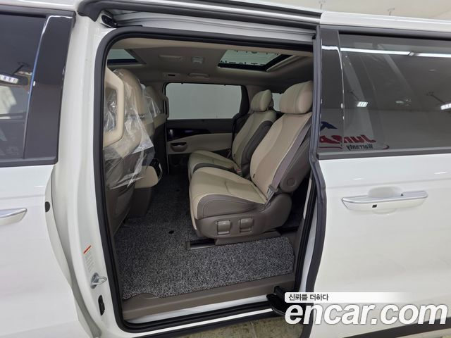 Kia Canival 2023 — photo 9