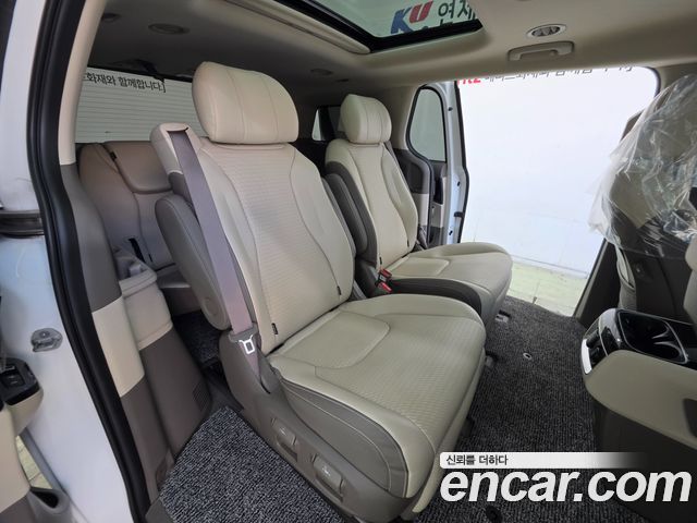 Kia Canival 2023 — photo 10