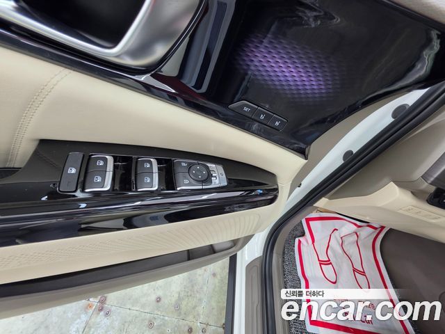 Kia Canival 2023 — photo 18
