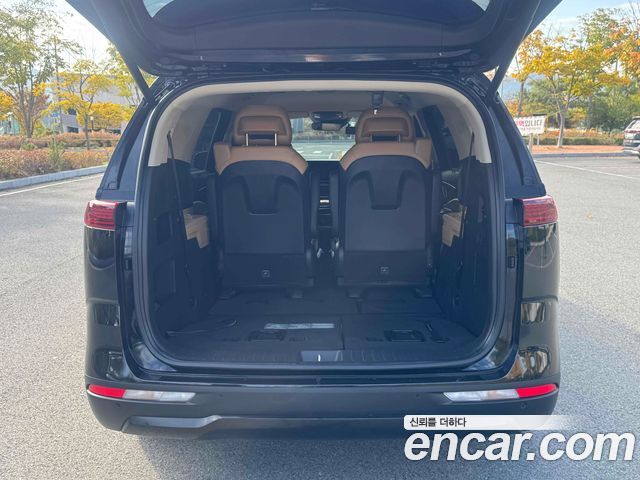Kia Canival 2023 — photo 4