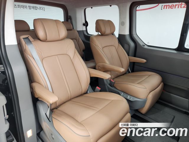 Hyundai Staria 2025 — photo 9