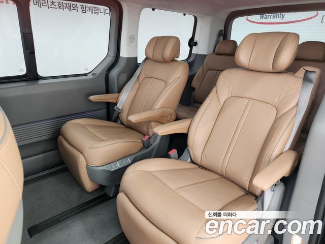 Hyundai Staria 2025 — photo 12