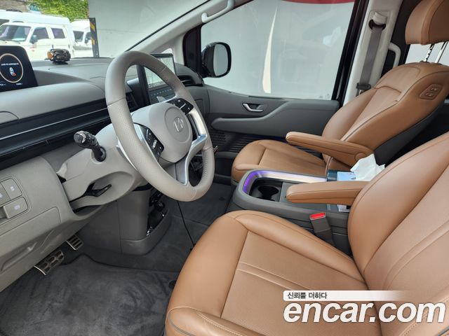 Hyundai Staria 2025 — photo 15