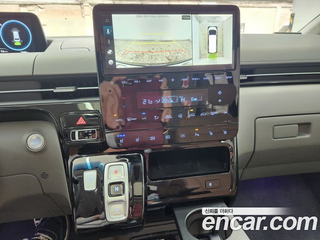 Hyundai Staria 2025 — photo 16