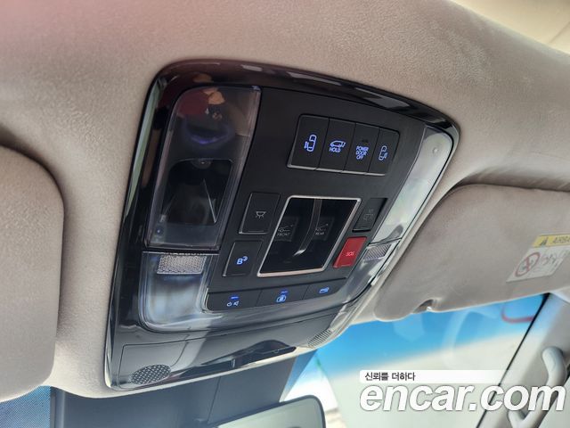 Hyundai Staria 2025 — photo 19