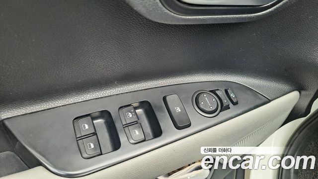 Kia Stonic 2018 — photo 10