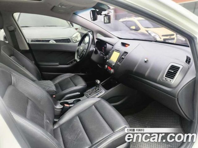 Kia K3 2015 — photo 8