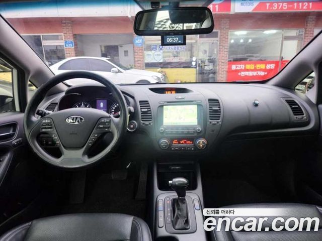 Kia K3 2015 — photo 9