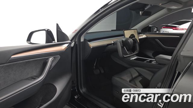 Tesla Model Y 2024 — photo 10