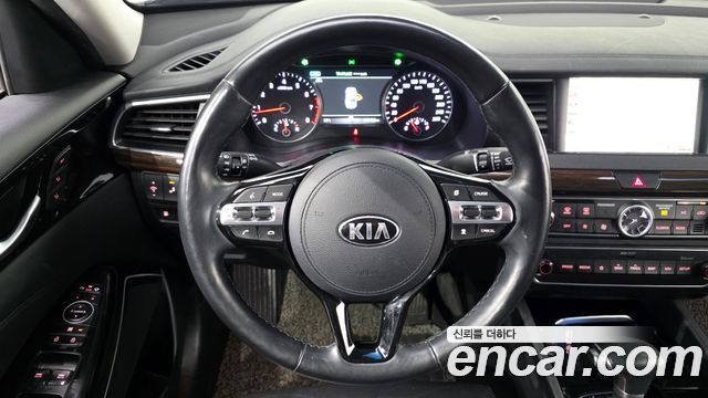 Kia K7 2018 — photo 22