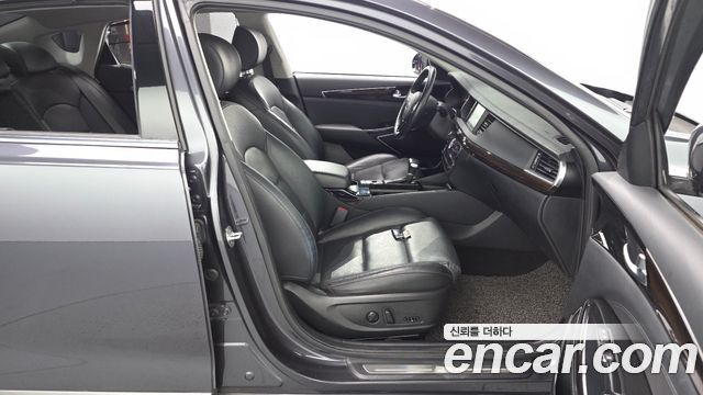 Kia K7 2018 — photo 16