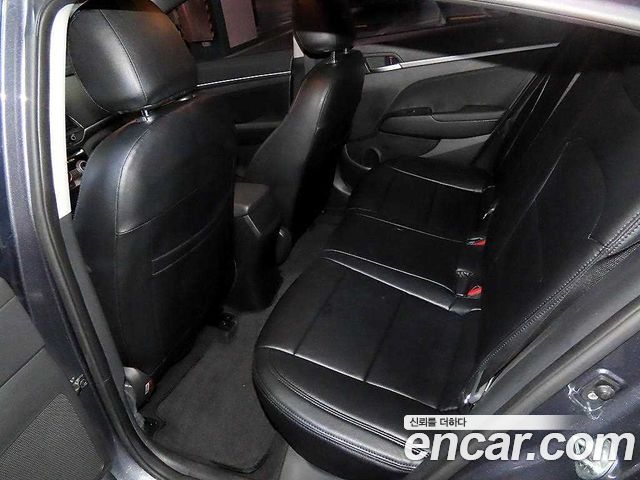 Hyundai AVANTE 2019 — photo 11