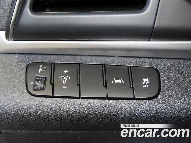 Hyundai AVANTE 2019 — photo 13