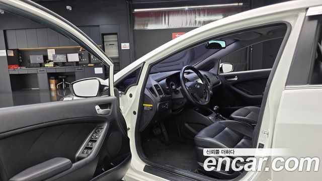Kia K3 2015 — photo 13