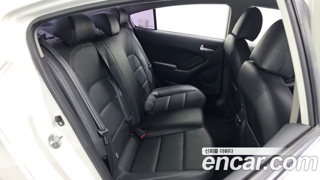 Kia K3 2015 — photo 17