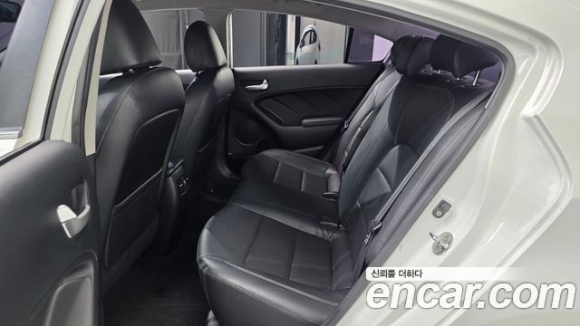 Kia K3 2015 — photo 18