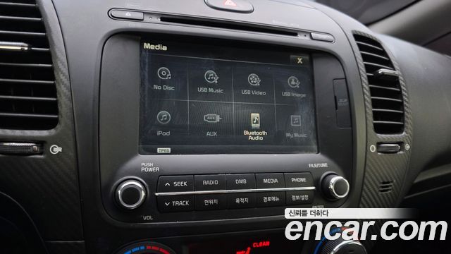 Kia K3 2015 — photo 20