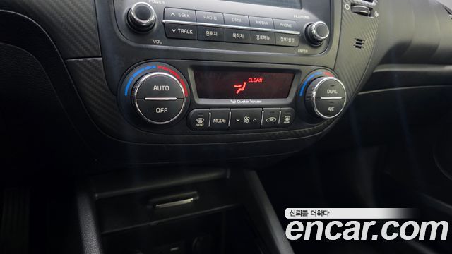 Kia K3 2015 — photo 23