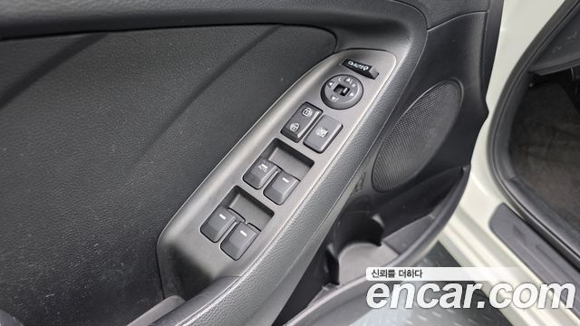Kia K3 2015 — photo 26