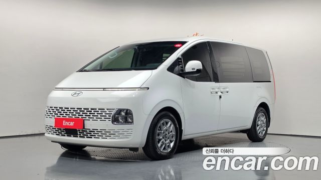 Hyundai Staria 2025 — photo 1