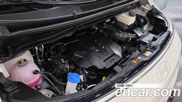 Hyundai Staria 2025 — photo 6