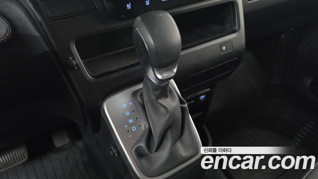 Hyundai Staria 2025 — photo 12