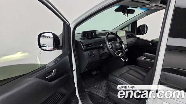 Hyundai Staria 2025 — photo 13