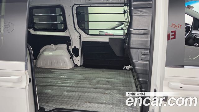 Hyundai Staria 2025 — photo 17