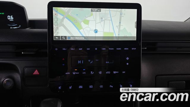 Hyundai Staria 2025 — photo 19