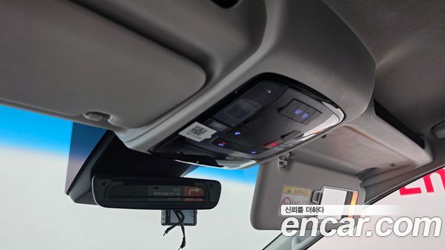 Hyundai Staria 2025 — photo 22