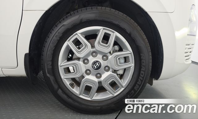 Hyundai Staria 2025 — photo 7