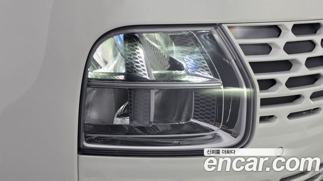Hyundai Staria 2025 — photo 8