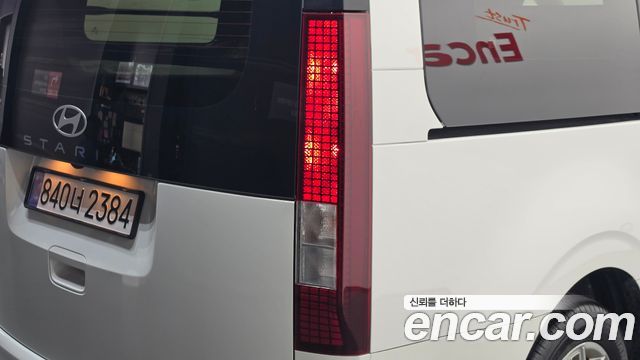 Hyundai Staria 2025 — photo 9