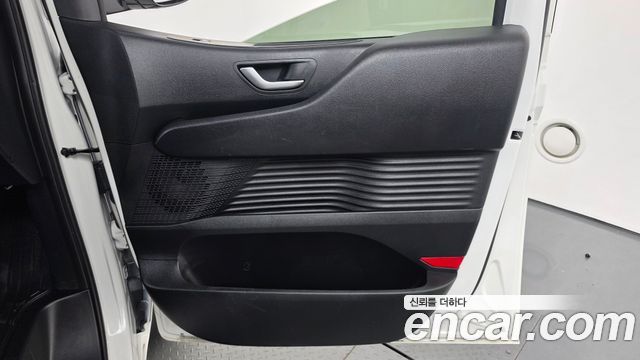 Hyundai Staria 2025 — photo 14