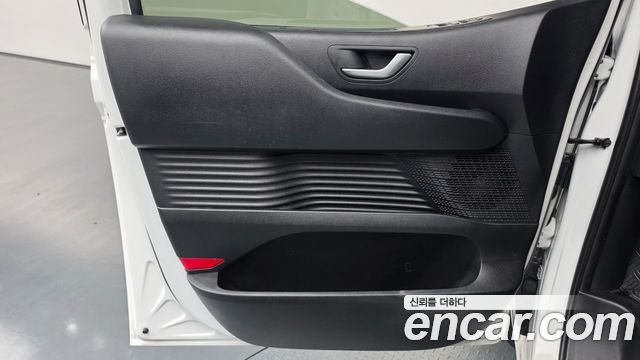 Hyundai Staria 2025 — photo 15