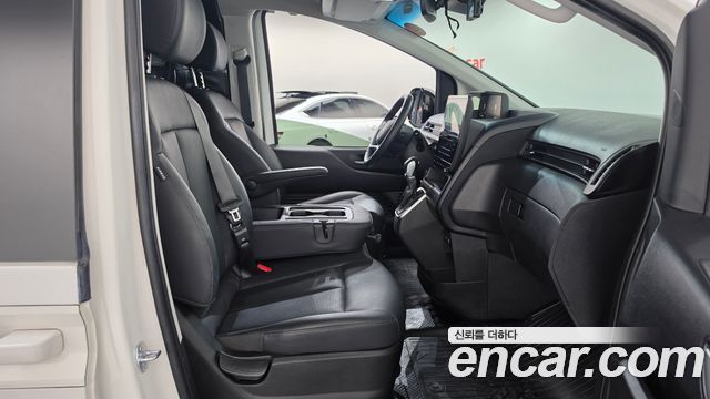 Hyundai Staria 2025 — photo 16