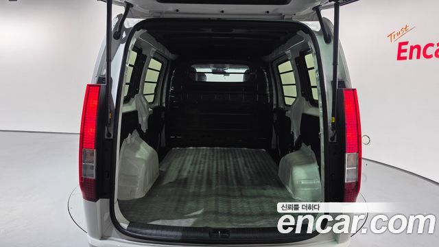 Hyundai Staria 2025 — photo 31