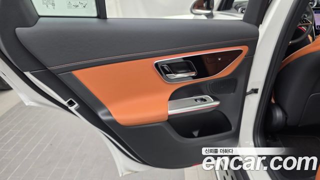 Mercedes-Benz GLC-Class 2026 — photo 15