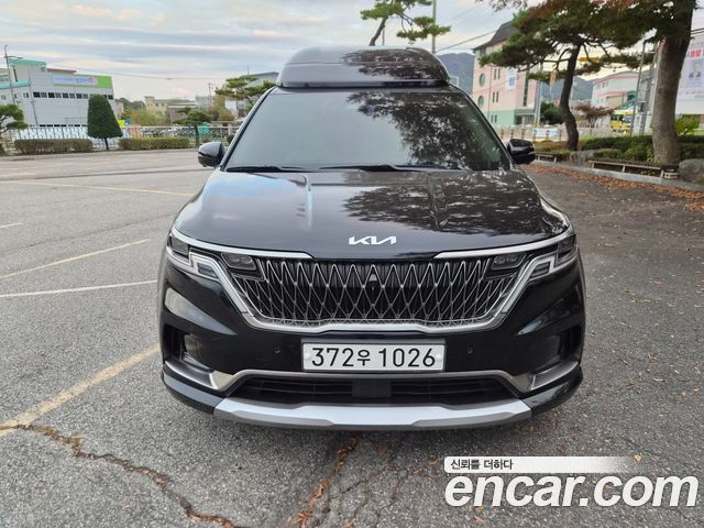 Kia Canival 2023 — photo 1