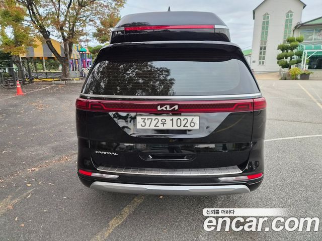 Kia Canival 2023 — photo 4