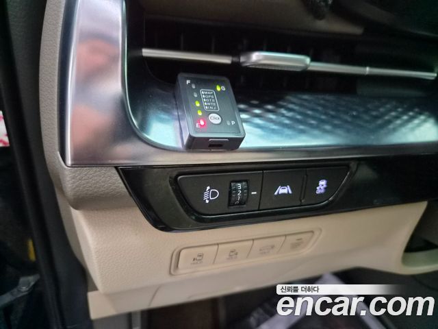 Kia Canival 2023 — photo 7