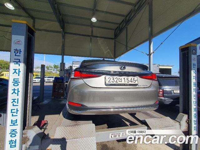 Lexus ES 2023 — photo 2
