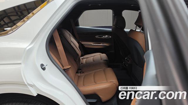 Genesis GV70 2021 — photo 17