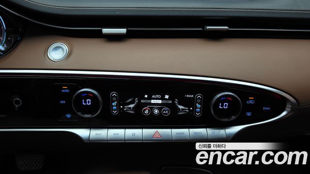 Genesis GV70 2021 — photo 23