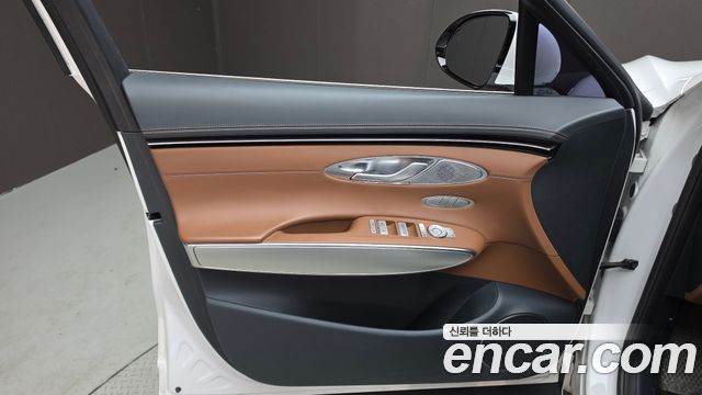 Genesis GV70 2021 — photo 14