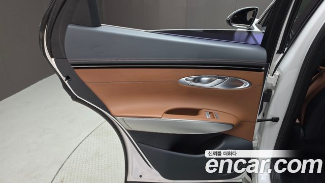 Genesis GV70 2021 — photo 15