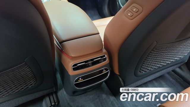 Genesis GV70 2021 — photo 32