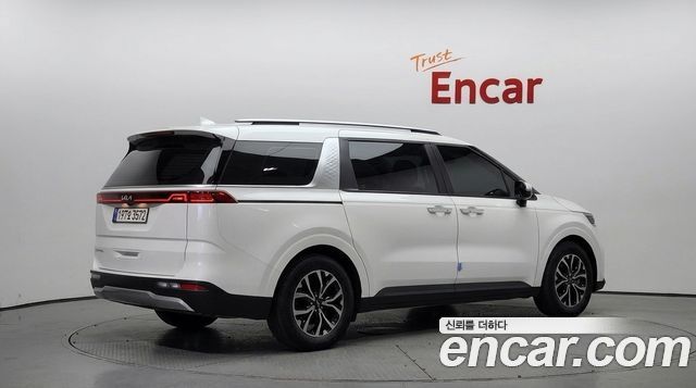 Kia Canival 2023 — photo 2