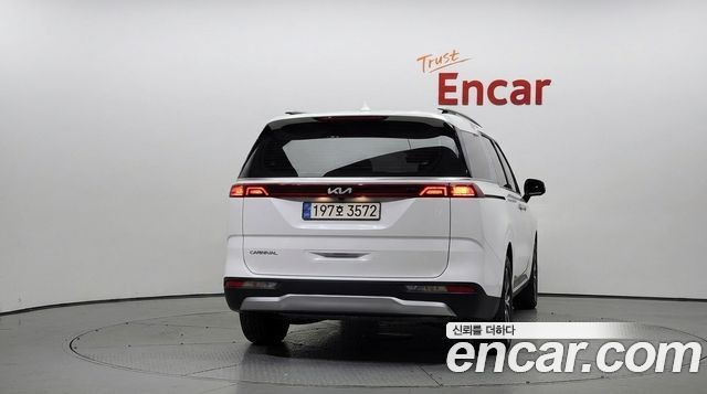 Kia Canival 2023 — photo 4